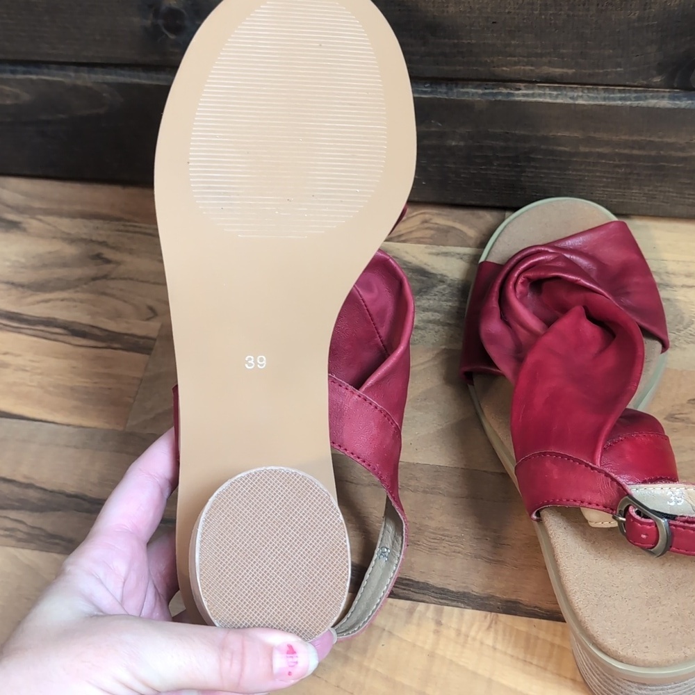 Handmade Leather Heeled Vintage Style Sandals - Picture 5 of 7